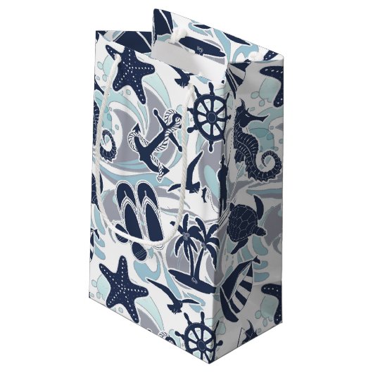 Nautical Beach Pattern Navy ID839 Kleine Geschenktüte (Rückseite Schrägansicht)