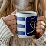 Nautical Blue Striped Heart Anchor Wedding Kaffeetasse<br><div class="desc">Nautikblau-weiß gestreifte Hochzeitsfeige Tasse. Ideal für eine Hochzeit der Marine (Militär) oder des Seehauses. Das Design besteht aus einem herzenförmigen Seil mit Anker und einigen Initialen in der Mitte. Personalisieren Sie es mit Ihren Hochzeitsdetails.</div>