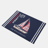 Nautical Boat Navy Blue Life ist besser am See Fußmatte (Schrägansicht)