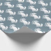 Nautical Dusty Blue White Crab Geschenkpapier (Ecke)