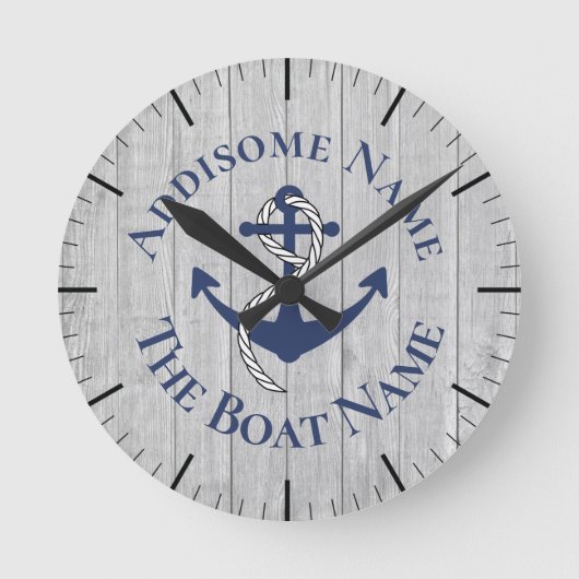 Nautical Family Boat Name Navy Anchor graues Holz Runde Wanduhr (Vorderseite)