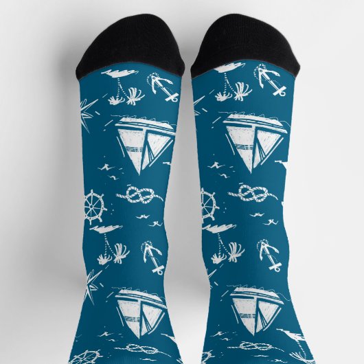 Nautical Paradise: Blue Sailing Boat & Palm Socks Socken (Oben)