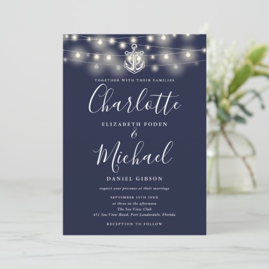 Nautical String Lights Monogram Navy Blue Wedding Einladung (Stehend Vorderseite)