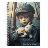 Nautical Theme Boy hält seinen Hasen-Spielzeug-Bra Notizblock (Vorderseite)
