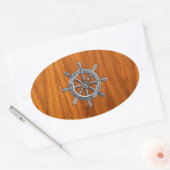 Nautical Wheel auf Teak Veneer Ovaler Aufkleber (Umschlag)