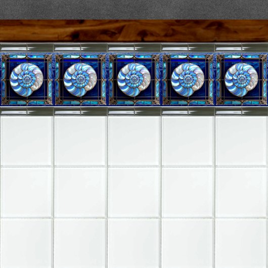 Nautilus-Muschel im blau gestanzten Glass-Look Fliese