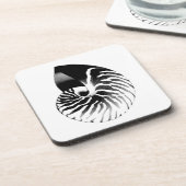 Nautilus-Muschel - schwarz, grau und weiß Getränkeuntersetzer (Linke Seite)