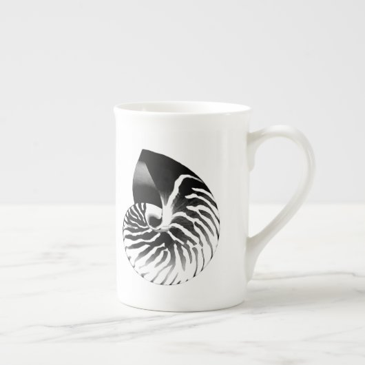 Nautilus-Muschel - schwarz, grau und weiß Porzellantasse (Rechts)