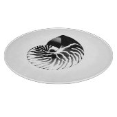 Nautilus-Muschel - schwarz, grau und weiß Schneidebrett (Ecke)