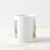 Nautilus-Muscheln auf Strand Kaffeetasse (Mittel)