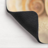 Nautilus-Muscheln auf Strand Mousepad (Ecke)