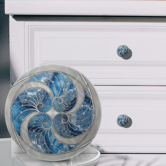Nautilus-Schale Blaue Marmor und Perlmutt Keramikknauf