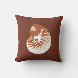 Nautilus-Schnecke - kakaobraun und weiß Kissen