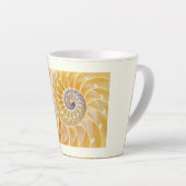 Nautilus seashell Latte Tasse (Rechte Ecke)
