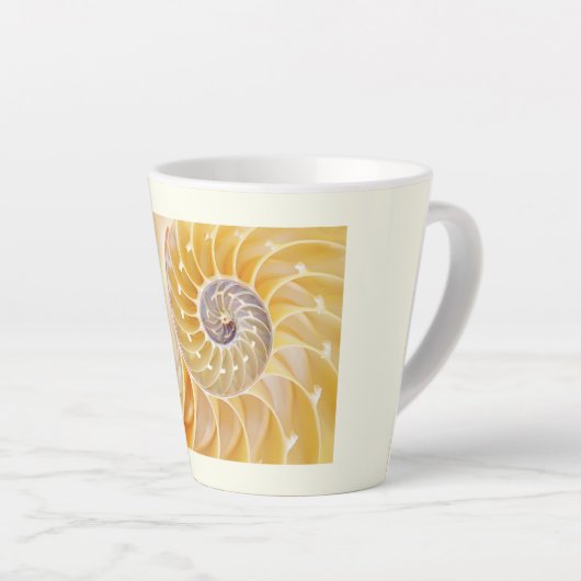 Nautilus seashell Latte Tasse (Rechte Ecke)