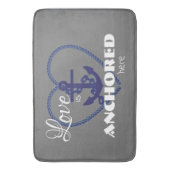 Nautische Liebe ist hier verankert Badematte (Vorderseite Vertikal)