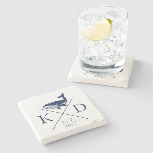 Nautische Monogram Whale Navy Stone Untersetzer (Seitenansicht)