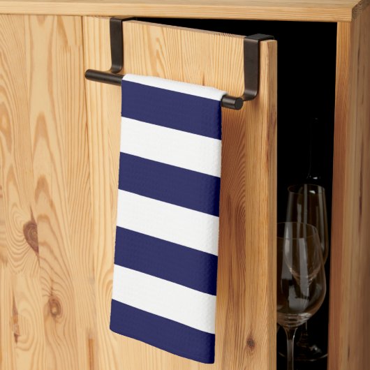 Nautische Streifen Navy Blue und White Geschirrtuch (Drittel gefaltet)