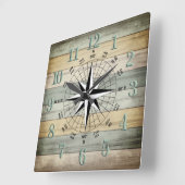 Nautischer Kompass auf rustikal gefärbtem Strandwa Quadratische Wanduhr (Winkel)