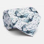 Nautisches Muster mit Delphinen und Fischen Krawatte (Gerollt)