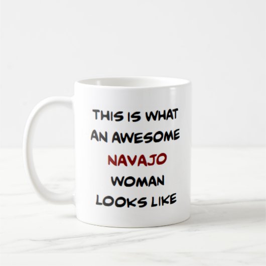 Navajo-Frau, großartige Kaffeetasse (Links)