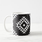 Navajo Geometric: Schwarz-weißes Stamm. Kaffeetasse (Links)