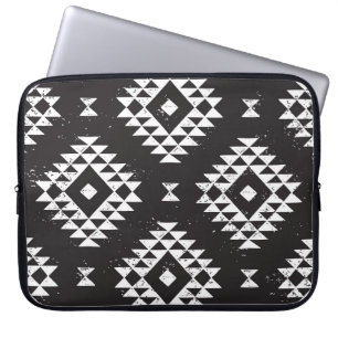 Navajo Geometric: Schwarz-weißes Stamm. Laptopschutzhülle
