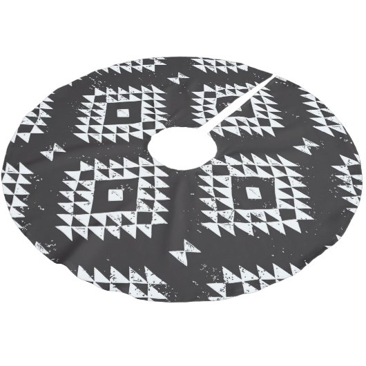 Navajo Geometric: Schwarz-weißes Stamm. Polyester Weihnachtsbaumdecke (Schrägansicht)