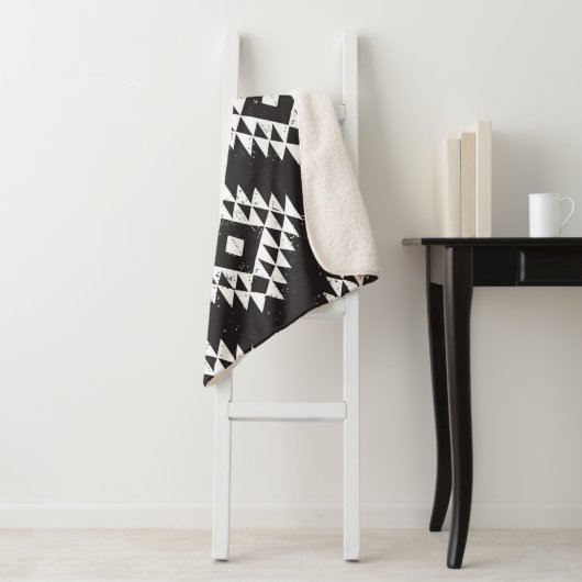 Navajo Geometric: Schwarz-weißes Stamm. Sherpadecke (Beispiel)