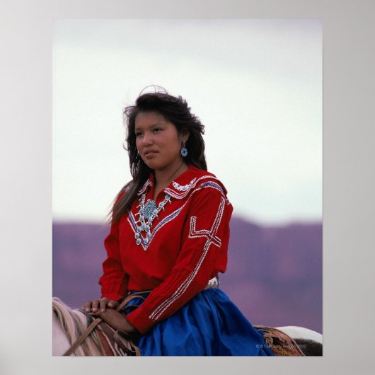 Navajo Girl auf Horseback Poster (Vorne)