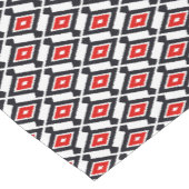 Navajo Ikat Muster, dunkelrot, schwarz und weiß Kurzer Tischläufer (Ecke)