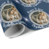 Navidades Foto Round Silver y Stars Blue Geschenkpapier (Rolleneckpunkt)