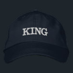 Navy Adjustable Hat mit kühlem KING Atemberaubend  Bestickte Baseballkappe<br><div class="desc">Erstellen Sie eine Anweisung mit der benutzerdefinierten,  druckbaren,  anpassbaren Knöpfe. Die lebhafte Marinefarben und die fette "KING" Stickerei verleihen dem Ganzen einen herausragenden Look,  während der verstellbare Gurt für jeden Träger eine perfekte Passform bietet. Ideal für den Alltag,  sowohl praktisch als auch modern.</div>