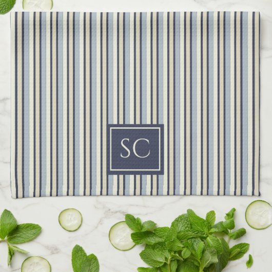 Navy And Cream Striped Pattern Monogrammed Geschirrtuch (Gefaltet)