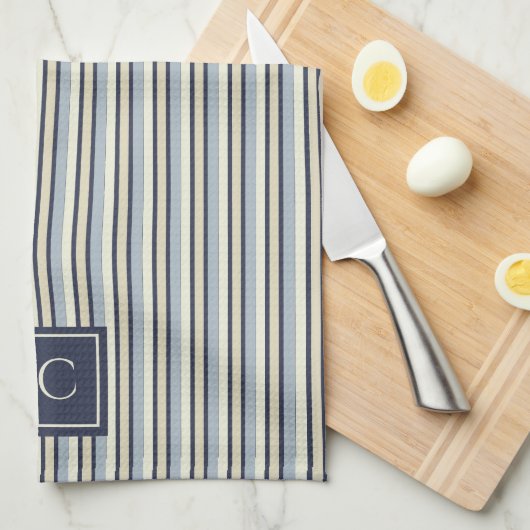 Navy And Cream Striped Pattern Monogrammed Geschirrtuch (Viertel Falte)
