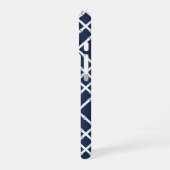 Navy Bamboo Lattice Muster Monogram iPhone 16 Hülle (Linke Seite)