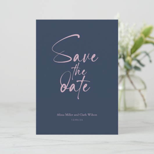 Navy Blau Minimalistische, Save the Date Schrift Einladung (Stehend Vorderseite)