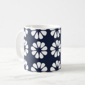 Navy Blau Weiße Blüten Kaffeetasse (Vorderseite Links)