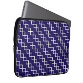 Navy Blau Weiße Geometrie Laptopschutzhülle (Vorne Rechts)