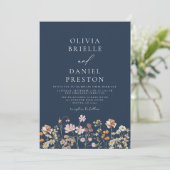 Navy Blau Wildblumen Hochzeit mit QR-Code Einladung (Stehend Vorderseite)