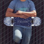 Navy blauer Comfetti Name elegantes Mädchen Skateboard<br><div class="desc">Ein marineblauer Hintergrund. Personalisieren Sie Ihren Namen und fügen Sie ihn hinzu. Dekoriert mit hellblauen Comfetti. Der Name ist mit einem modernen handgeschriebenen Stilskript geschrieben.</div>