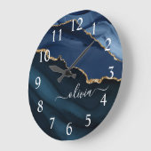 Navy Blue Agate Geode Gold Monogram Große Wanduhr (Winkel)
