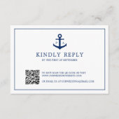Navy Blue Anchor Monogram QR Code Nautical Wedding RSVP Karte (Vorderseite)