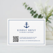 Navy Blue Anchor Monogram QR Code Nautical Wedding RSVP Karte (Stehend Vorderseite)