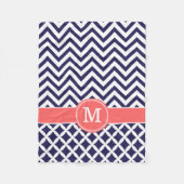 Navy Blue and Coral Zickzack Custom Monogram Fleecedecke (Vorderseite)