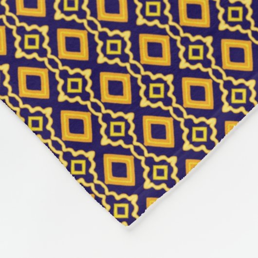 Navy Blue and Gold Diamond Pattern Fleecedecke (Ecke)