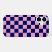 Navy Blue and Light Pink Checkerboard Pattern iPhone 16 Hülle (Rückseite (Horizontal))