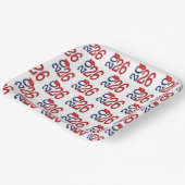 Navy Blue and Red 2026 Graduation Pappteller (Gewinkelt)