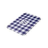 Navy Blue and White Gingham Pattern mit Monogram Badematte (Schrägansicht)