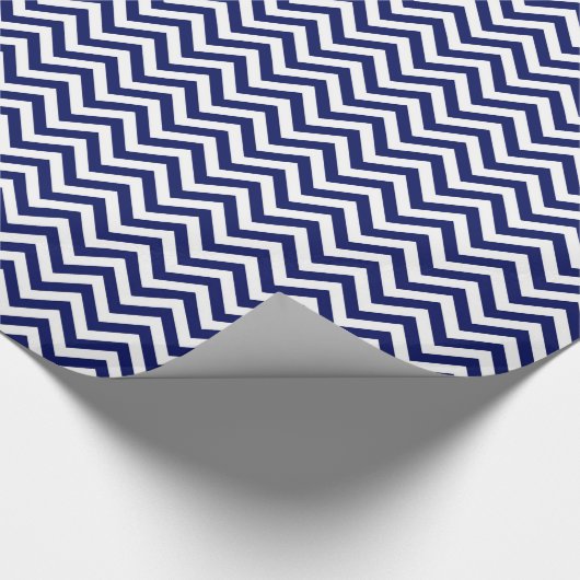 Navy Blue and White Large Zickzack ZigZag Muster Geschenkpapier (Ecke)